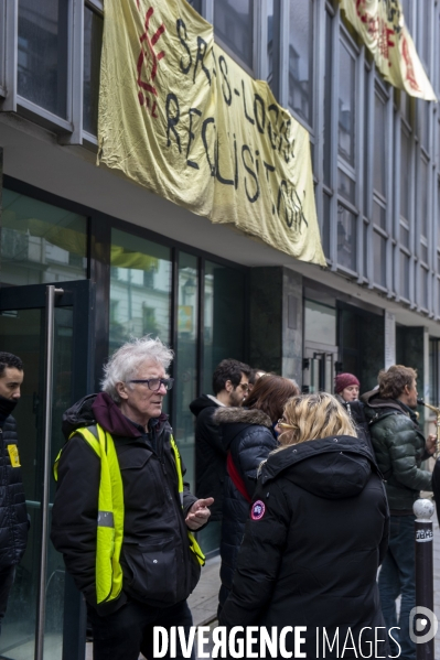 Le DAL réquisitionne un immeuble.