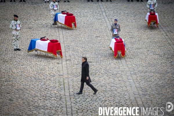 Hommage national aux 13 militaires français morts au Mali, à l hotel des Invalides