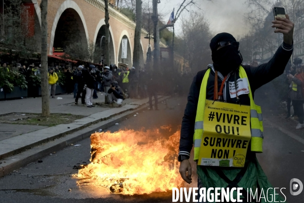  Manifestation contre la reforme des retraites Paris. Protest against the government s pension overhaul Paris.