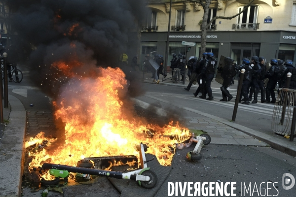 ÊManifestation contre la reforme des retraites Paris. Protest against the government s pension overhaul Paris.