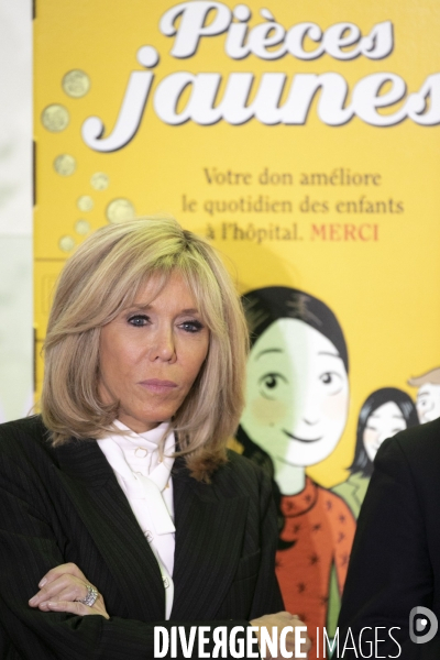 Brigitte MACRON lance la 31e édition de l opération Pièces jaunes avec Didier DESCHAMPS.