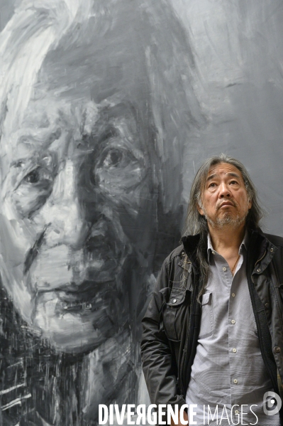 Yan Pei-Ming, peintre, dans son atelier d Ivry sur Seine