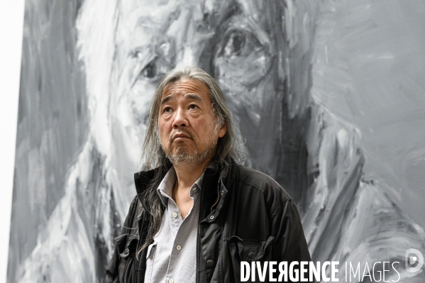 Yan Pei-Ming, peintre, dans son atelier d Ivry sur Seine