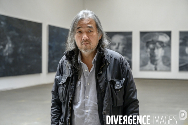 Yan Pei-Ming, peintre, dans son atelier d Ivry sur Seine