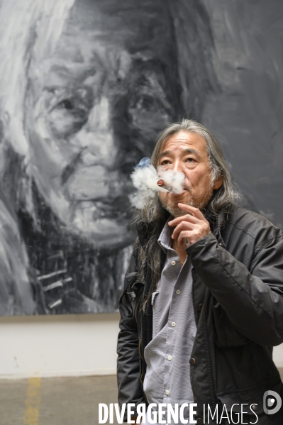 Yan Pei-Ming, peintre, dans son atelier d Ivry sur Seine