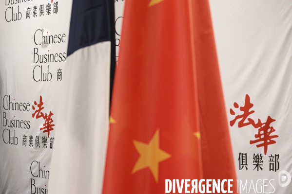 Jean-Pierre Raffarin et Lu Shaye, ambassadeur de Chine en France, reçus par le Chinese Business Club à Paris le 11 décembre 2019.