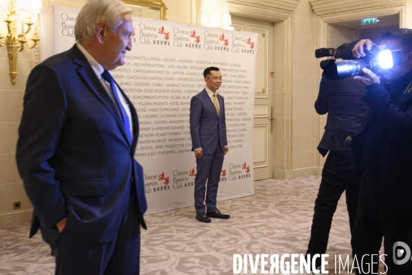 Jean-Pierre Raffarin et Lu Shaye, ambassadeur de Chine en France, reçus par le Chinese Business Club à Paris le 11 décembre 2019.