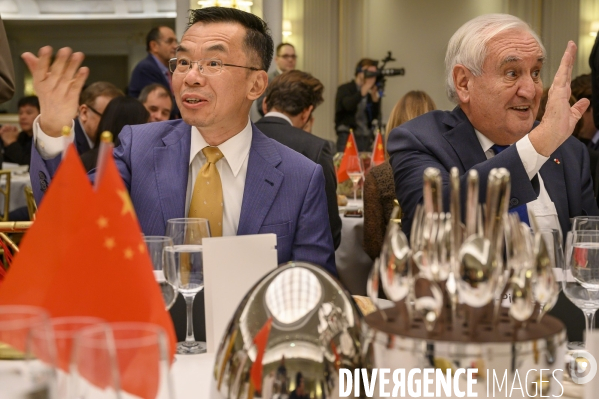 Jean-Pierre Raffarin et Lu Shaye, ambassadeur de Chine en France, reçus par le Chinese Business Club à Paris le 11 décembre 2019.