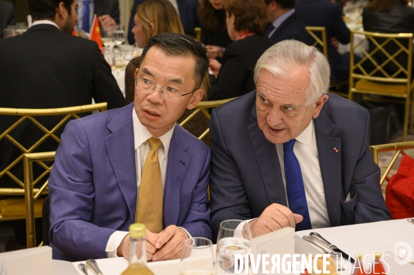 Jean-Pierre Raffarin et Lu Shaye, ambassadeur de Chine en France, reçus par le Chinese Business Club à Paris le 11 décembre 2019.