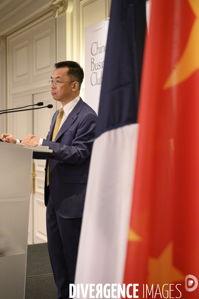 Jean-Pierre Raffarin et Lu Shaye, ambassadeur de Chine en France, reçus par le Chinese Business Club à Paris le 11 décembre 2019.