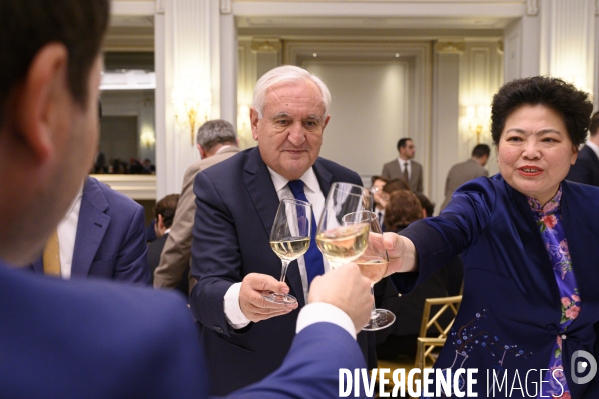 Jean-Pierre Raffarin et Lu Shaye, ambassadeur de Chine en France, reçus par le Chinese Business Club à Paris le 11 décembre 2019.