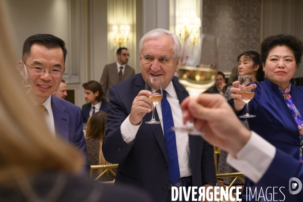 Jean-Pierre Raffarin et Lu Shaye, ambassadeur de Chine en France, reçus par le Chinese Business Club à Paris le 11 décembre 2019.