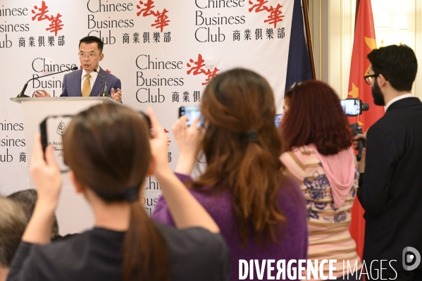 Jean-Pierre Raffarin et Lu Shaye, ambassadeur de Chine en France, reçus par le Chinese Business Club à Paris le 11 décembre 2019.