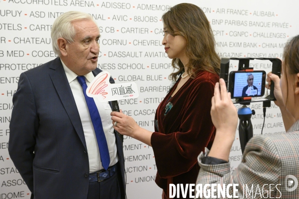 Jean-Pierre Raffarin et Lu Shaye, ambassadeur de Chine en France, reçus par le Chinese Business Club à Paris le 11 décembre 2019.