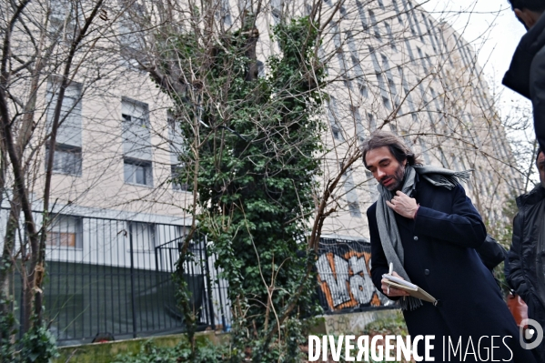 Cédric Villani visite la Petite Ceinture dans le 20ème arrondissement