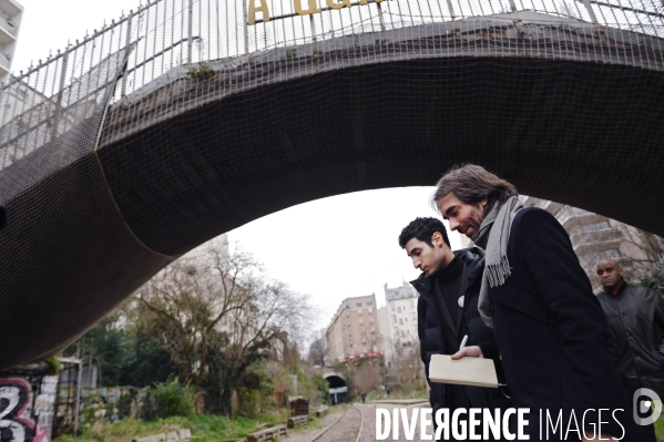 Cédric Villani visite la Petite Ceinture dans le 20ème arrondissement