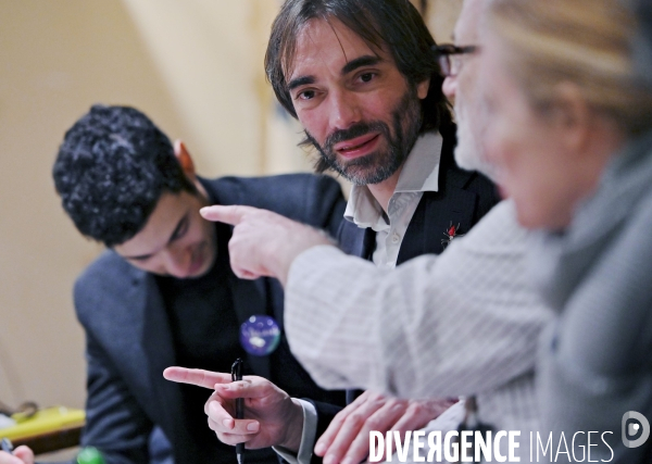 Cédric Villani visite la Petite Ceinture dans le 20ème arrondissement