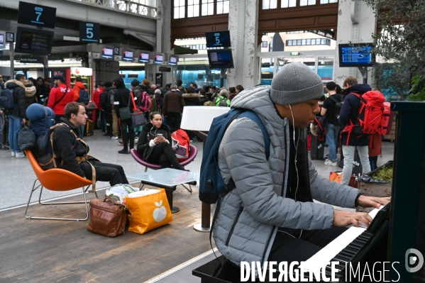 Grèves contre la réforme des retraites gare de Lyon