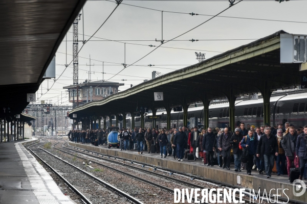 Grèves contre la réforme des retraites gare de Lyon