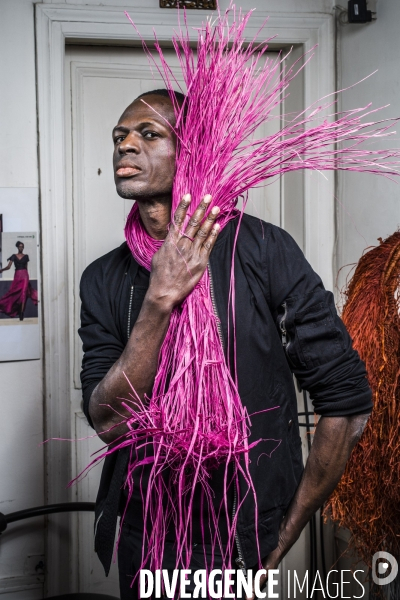 Portrait du danseur, mannequin, styliste camerounais imane ayissi.