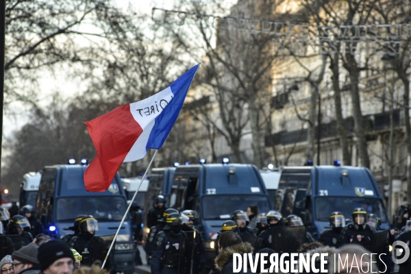 Affrontements GILETS JAUNES  et POLICE le 18 janvier 2020, à Paris. Yellow vests 18 janvier 2020 in Paris.