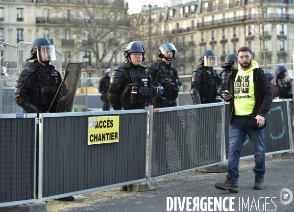 Affrontements GILETS JAUNES  et POLICE le 18 janvier 2020, à Paris. Yellow vests 18 janvier 2020 in Paris.