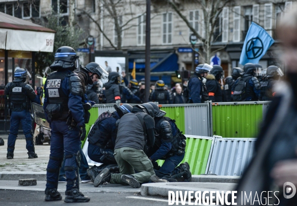 Affrontements GILETS JAUNES  et POLICE le 18 janvier 2020, à Paris. Yellow vests 18 janvier 2020 in Paris.