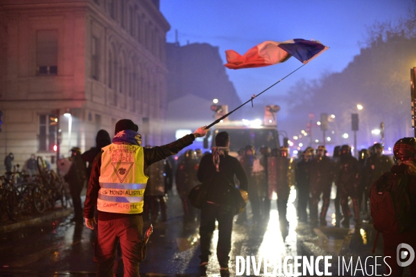 Affrontements GILETS JAUNES  et POLICE le 18 janvier 2020, à Paris. Yellow vests 18 janvier 2020 in Paris.