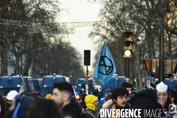 Manifestation GILETS JAUNES du 18 janvier 2020, à Paris. Yellow vests 18 janvier 2020 in Paris.