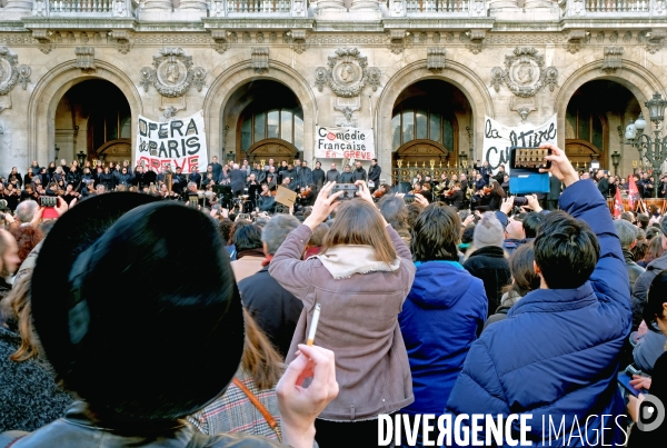 En gréve, l  Opéra de Paris organise un concert sur son parvis