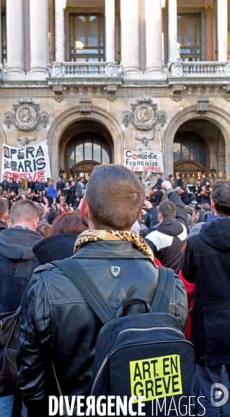 En gréve, l  Opéra de Paris organise un concert sur son parvis