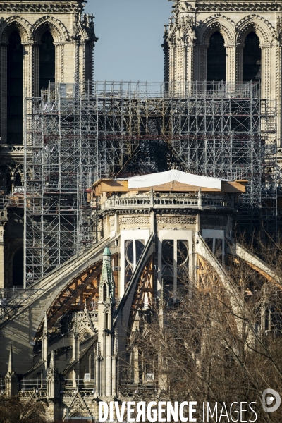 A Notre-Dame de Paris, l échafaudage menace toujours.