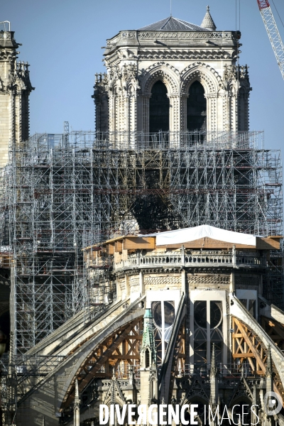 A Notre-Dame de Paris, l échafaudage menace toujours.