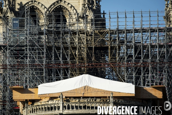 A Notre-Dame de Paris, l échafaudage menace toujours.