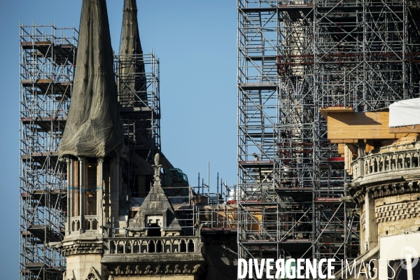 A Notre-Dame de Paris, l échafaudage menace toujours.