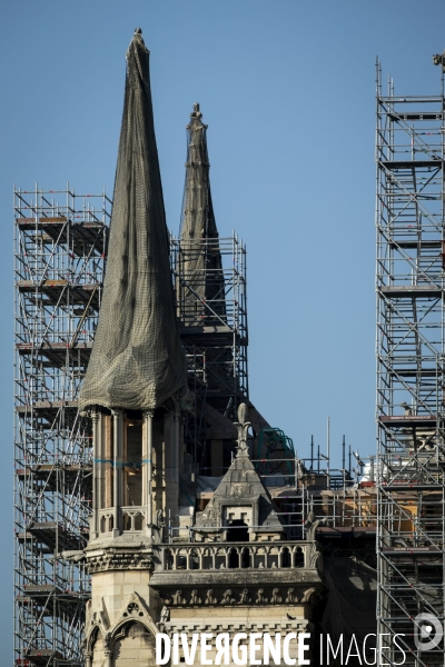 A Notre-Dame de Paris, l échafaudage menace toujours.