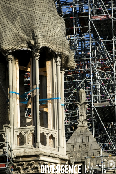 A Notre-Dame de Paris, l échafaudage menace toujours.