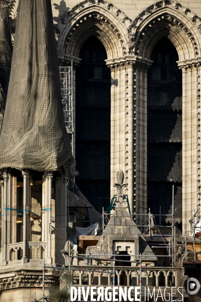 A Notre-Dame de Paris, l échafaudage menace toujours.