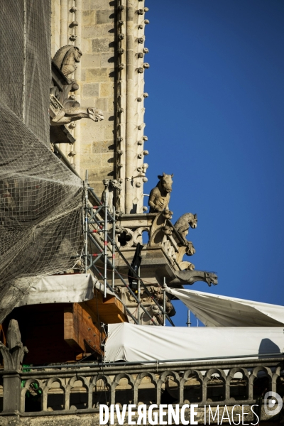 A Notre-Dame de Paris, l échafaudage menace toujours.