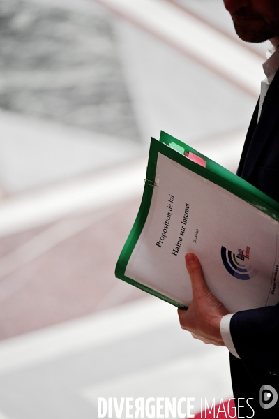 Proposition de loi contre les contenus haineux sur Internet