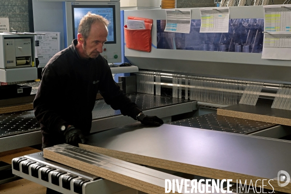 Chez Burgbad, le made in France d un fabricant de meubles de salle de bains
