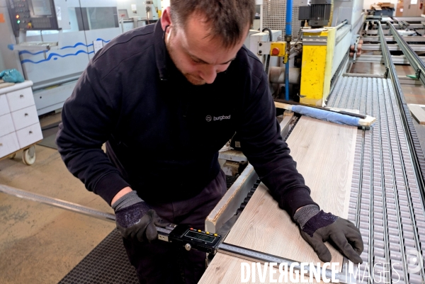 Chez Burgbad, le made in France d un fabricant de meubles de salle de bains