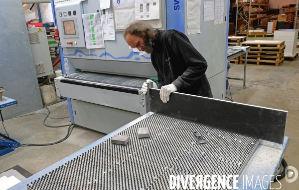 Chez Burgbad, le made in France d un fabricant de meubles de salle de bains