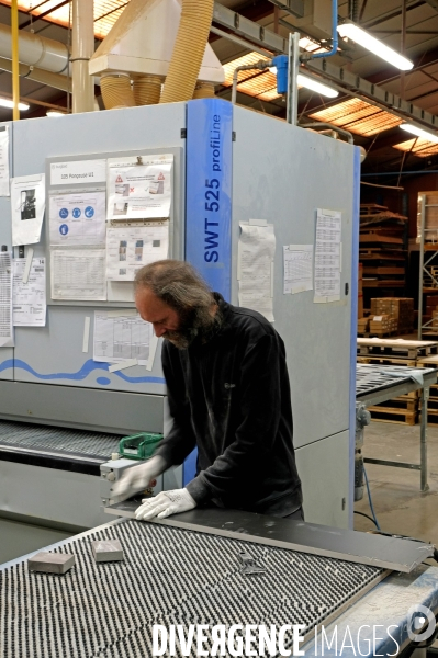Chez Burgbad, le made in France d un fabricant de meubles de salle de bains