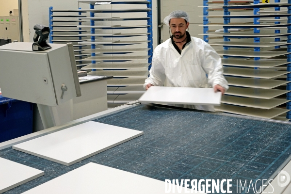 Chez Burgbad, le made in France d un fabricant de meubles de salle de bains