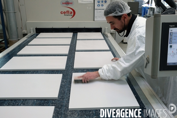 Chez Burgbad, le made in France d un fabricant de meubles de salle de bains