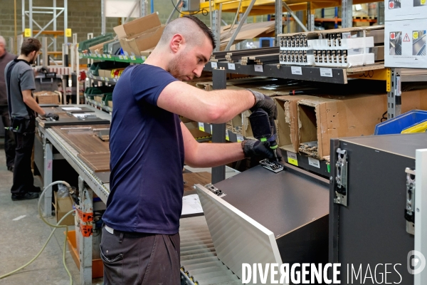 Chez Burgbad, le made in France d un fabricant de meubles de salle de bains
