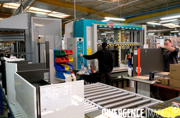 Chez Burgbad, le made in France d un fabricant de meubles de salle de bains