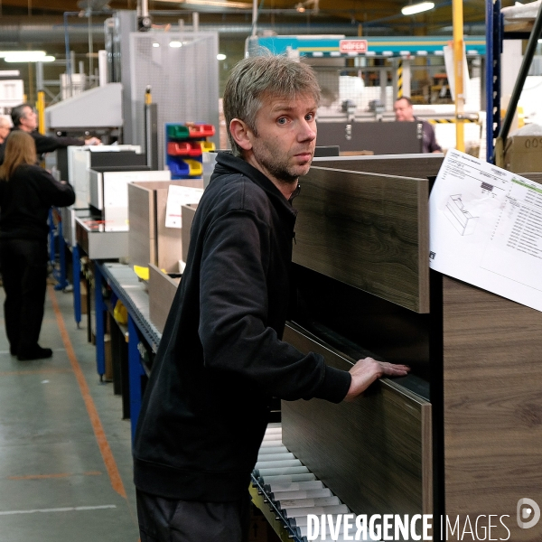 Chez Burgbad, le made in France d un fabricant de meubles de salle de bains
