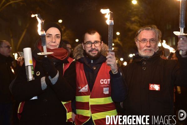 Marche aux flambeaux, contre la réforme des retraites du 23 janvier 2020, à Paris. National strike of 23 janvier 2020 in Paris.